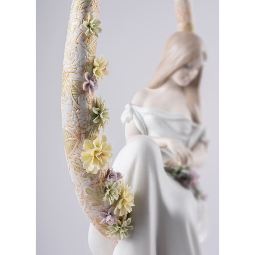 Exquisite Lladro Handmade Porcelain Figurine - In Her Thoughts