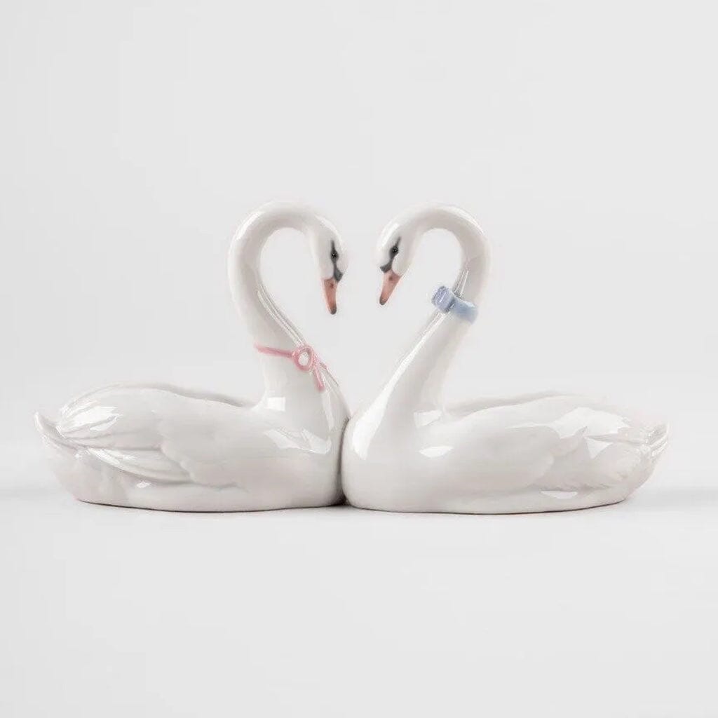 Exquisite Lladro Handmade Porcelain Endless Love Cake Decoration Topper