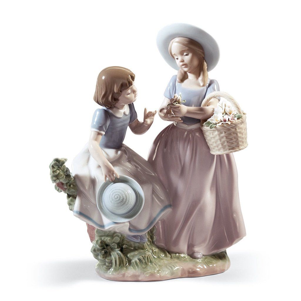 Exquisite Lladro Handmade Porcelain Figurine of Girlfriends