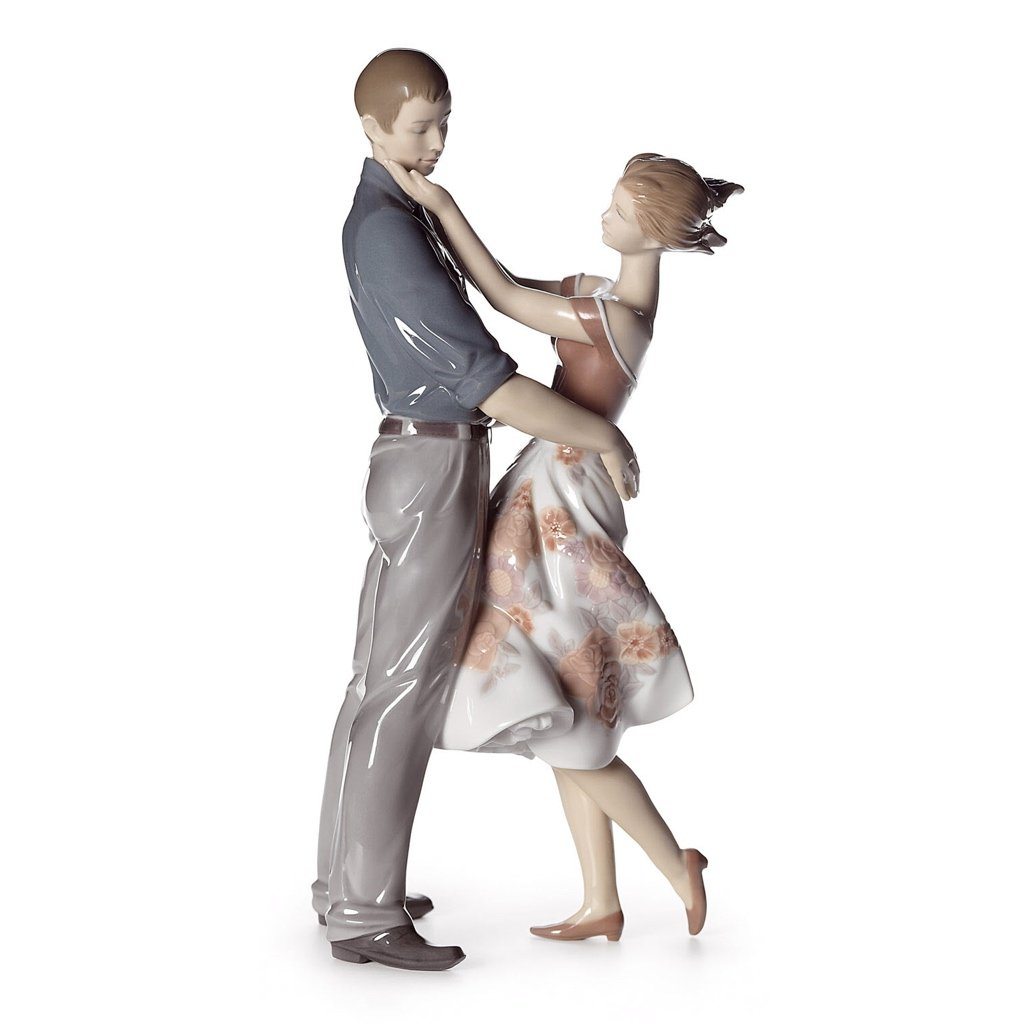 Exquisite Lladro Handmade Porcelain Figurine of a Happy Young Couple's Encounter