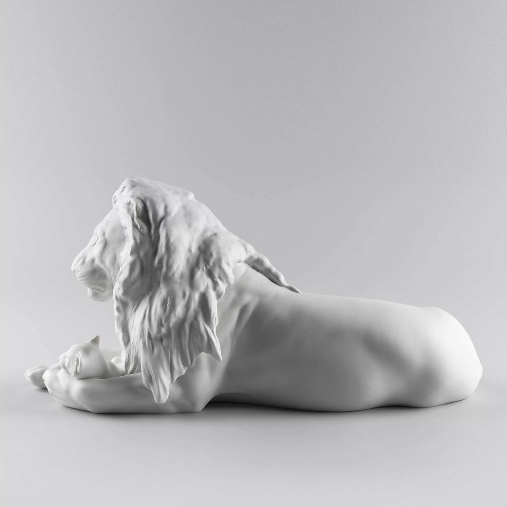 Exquisite Lladro Handmade Porcelain Figurine of a Lion with a Cub