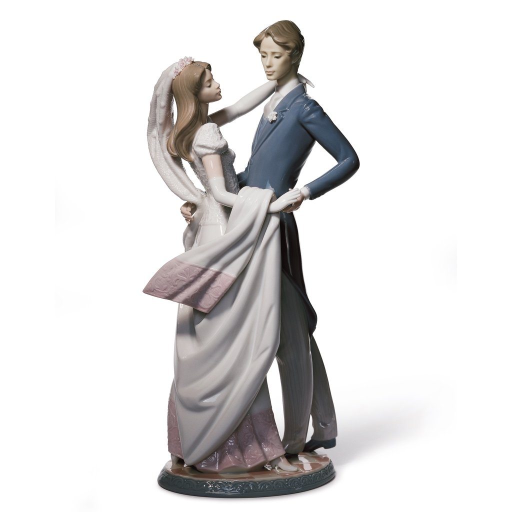 Exquisite Handmade Lladro Porcelain 'I Love You Truly' Wedding Figurine