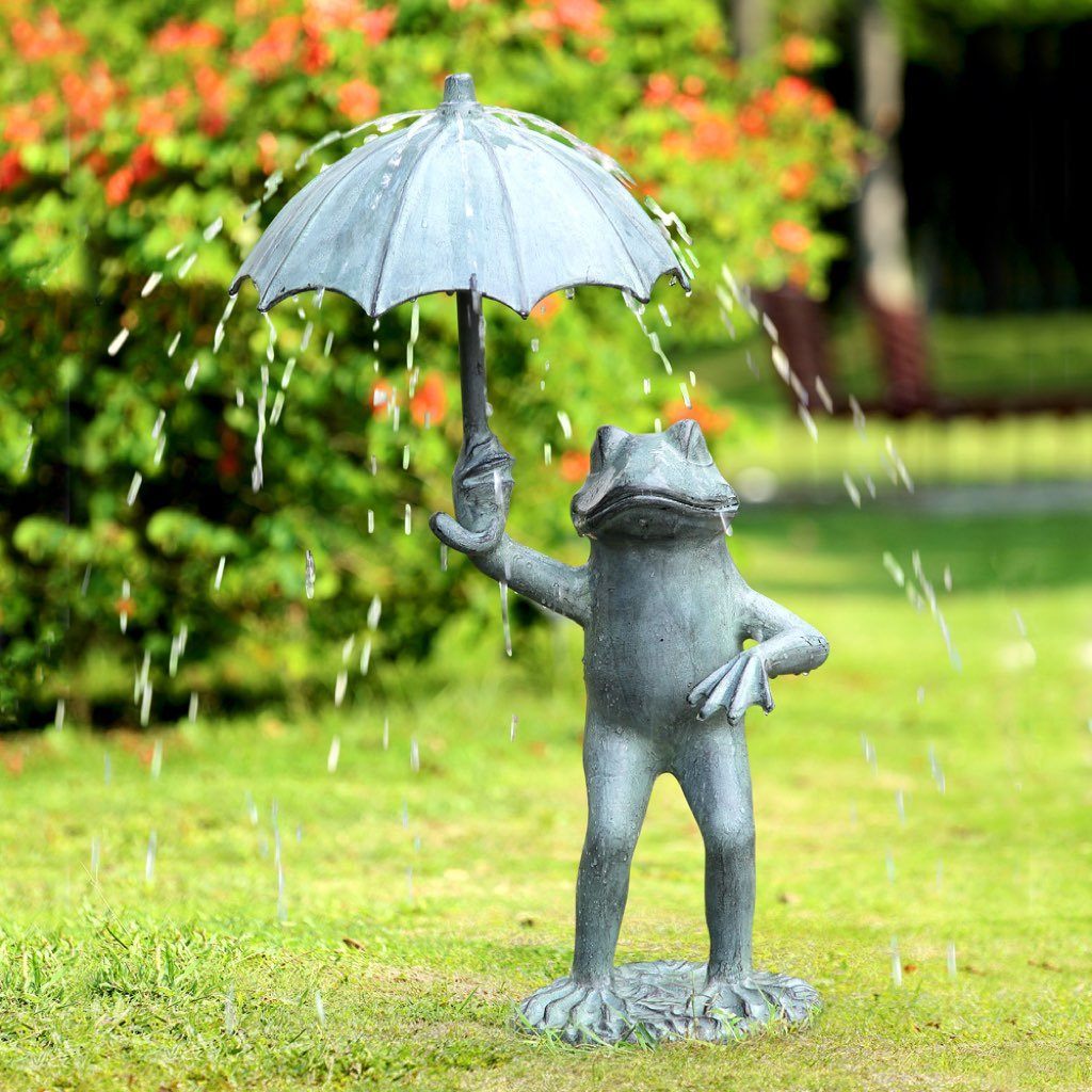 Adorable SPI Aluminum Garden Frog Sculpture with Umbrella Water Spitter