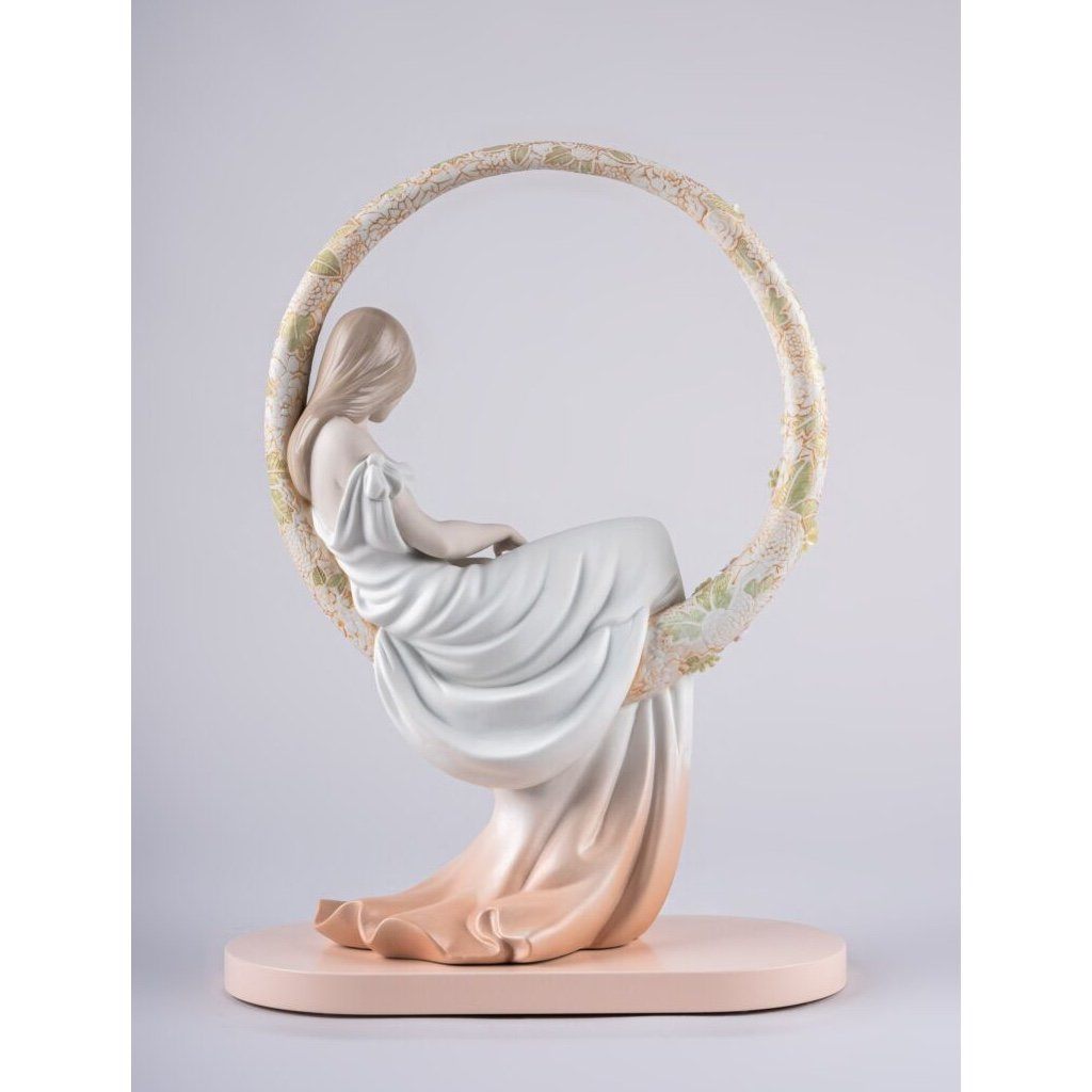 Exquisite Lladro Handmade Porcelain Figurine - In Her Thoughts