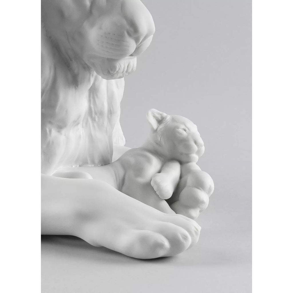 Exquisite Lladro Handmade Porcelain Figurine of a Lion with a Cub
