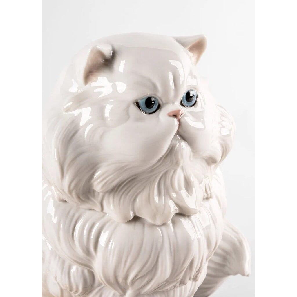 Exquisite Lladro Handmade Porcelain Figurine of a Persian Cat