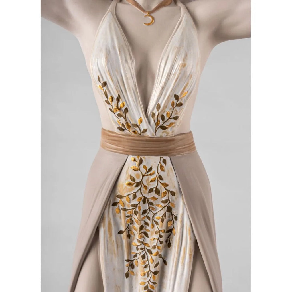 Exquisite Handmade Lladro Porcelain Diana Sculpture from Spain