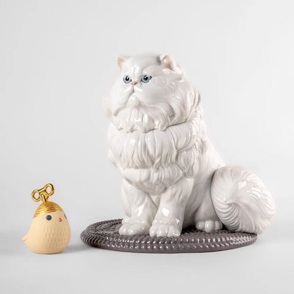 Exquisite Lladro Handmade Porcelain Figurine of a Persian Cat