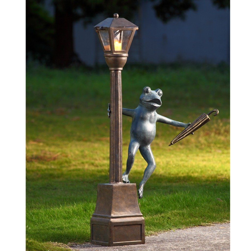 Solar-Powered (SPI) Garden Decorative Streetlight Frog-Shaped Lantern