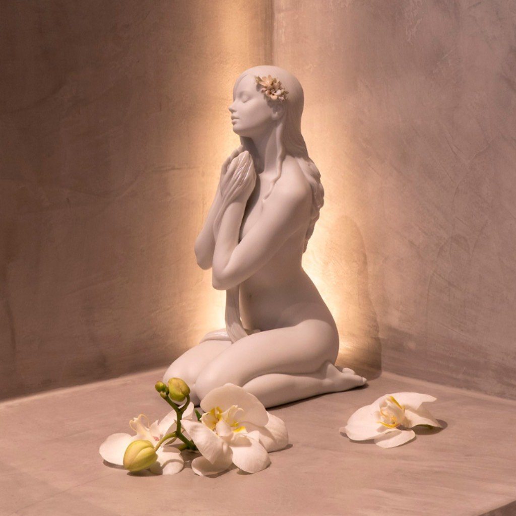 Exquisite Handmade Lladro White Matte Porcelain Inner Peace Woman Figurine