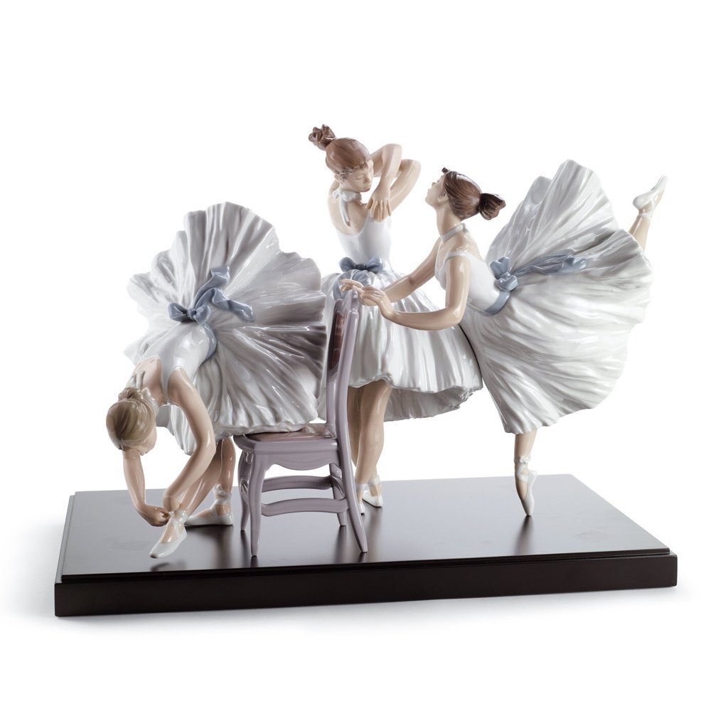Limited Edition (2500 Pieces) Lladro Handmade Spanish Porcelain Backstage Ballet Art Figurine