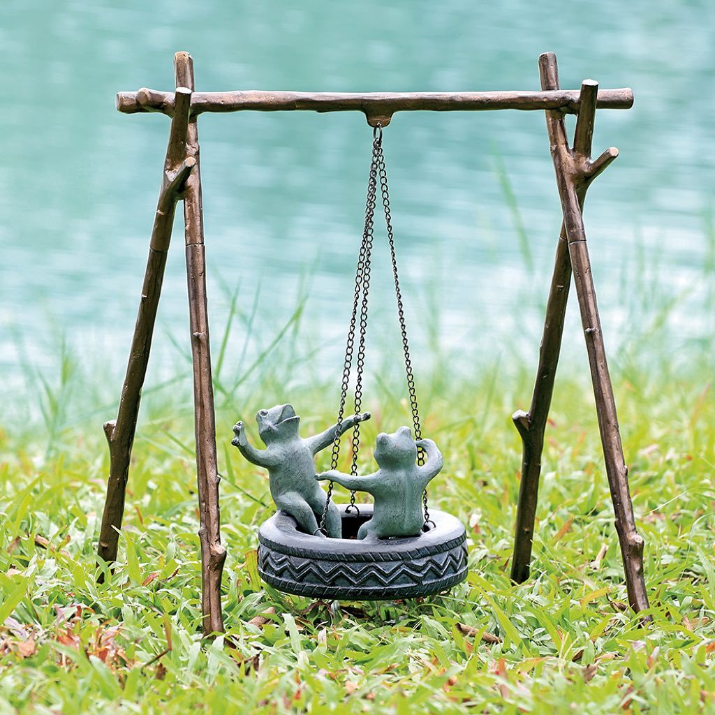 SPI Aluminum Garden Tire Swing with Adorable Frog Sculptures