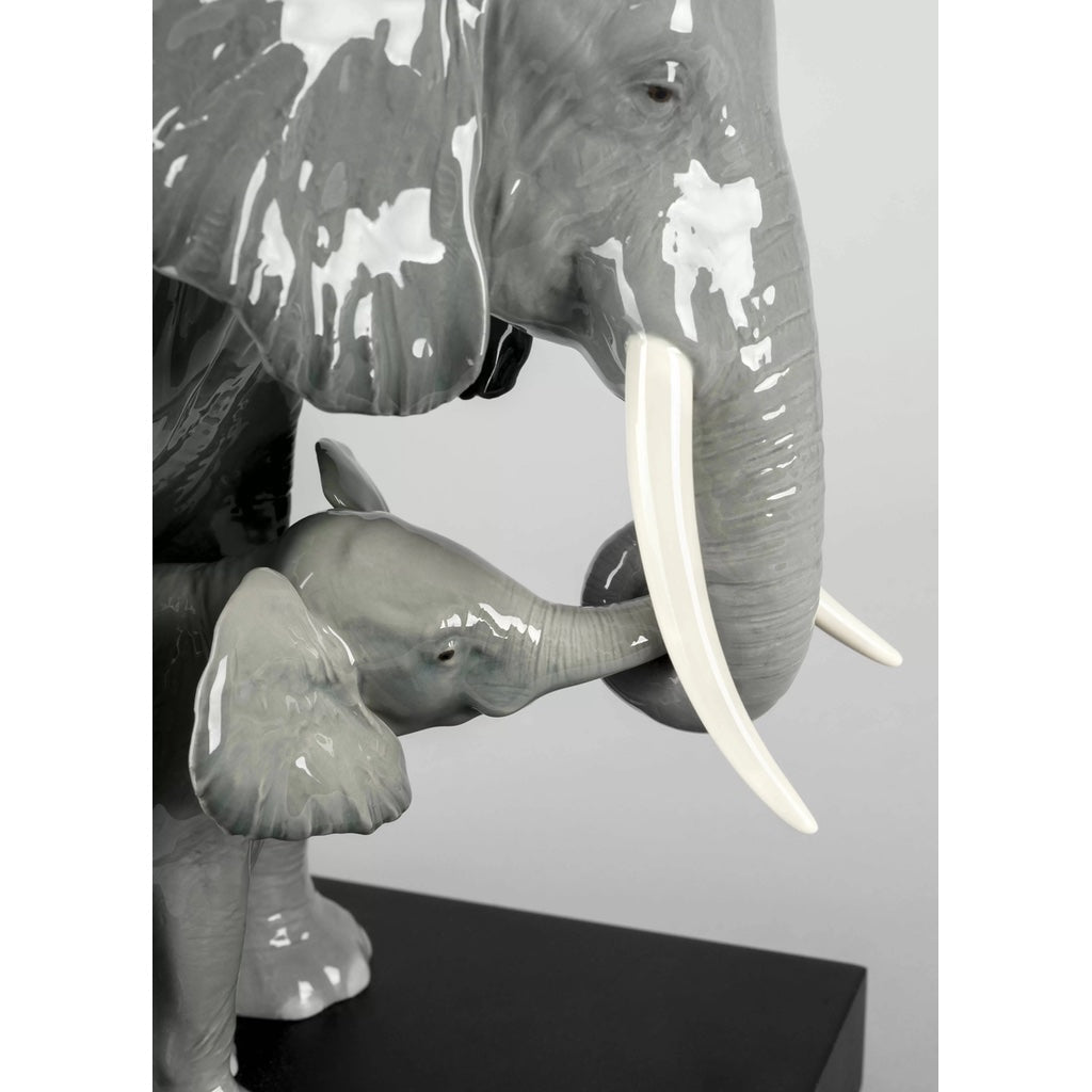Lladro Handmade Porcelain Figurine of Mother and Baby Elephant Leading the Way