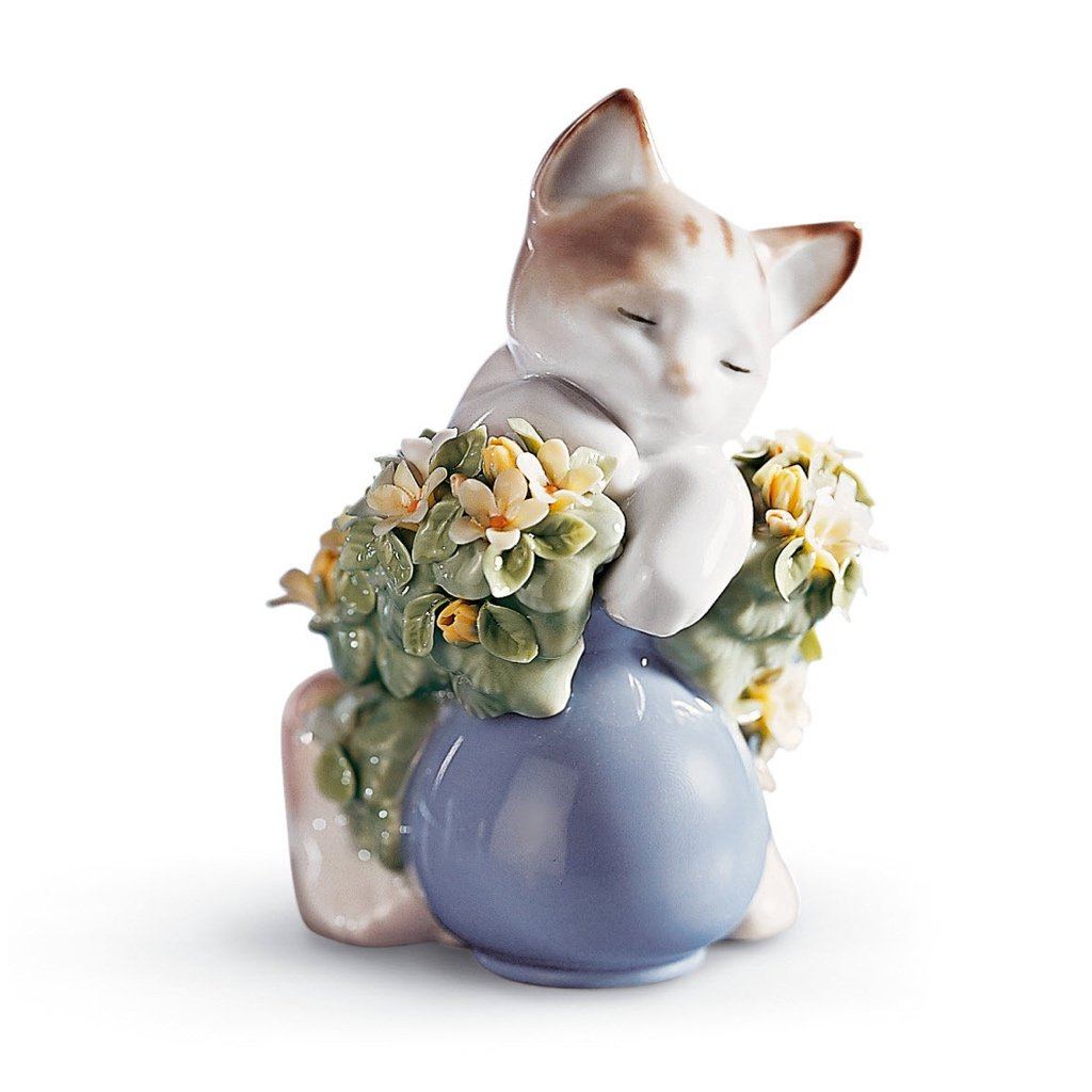Exquisite Handmade Lladro Porcelain Dreamy Kitten Figurine