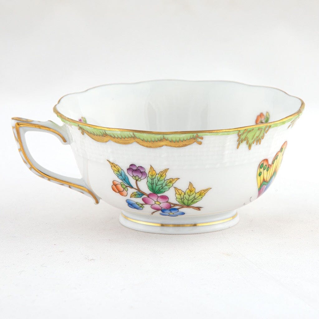 Exquisite Herend Porcelain Tea Cup with Queen Victoria Pattern for Elegant Tea Drinking