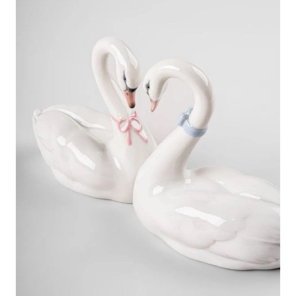 Exquisite Lladro Handmade Porcelain Endless Love Cake Decoration Topper