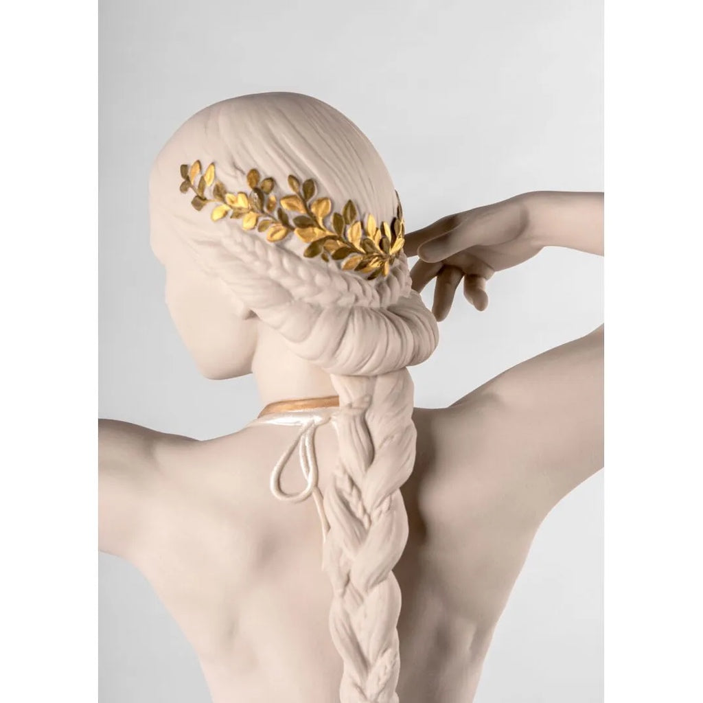 Exquisite Handmade Lladro Porcelain Diana Sculpture from Spain