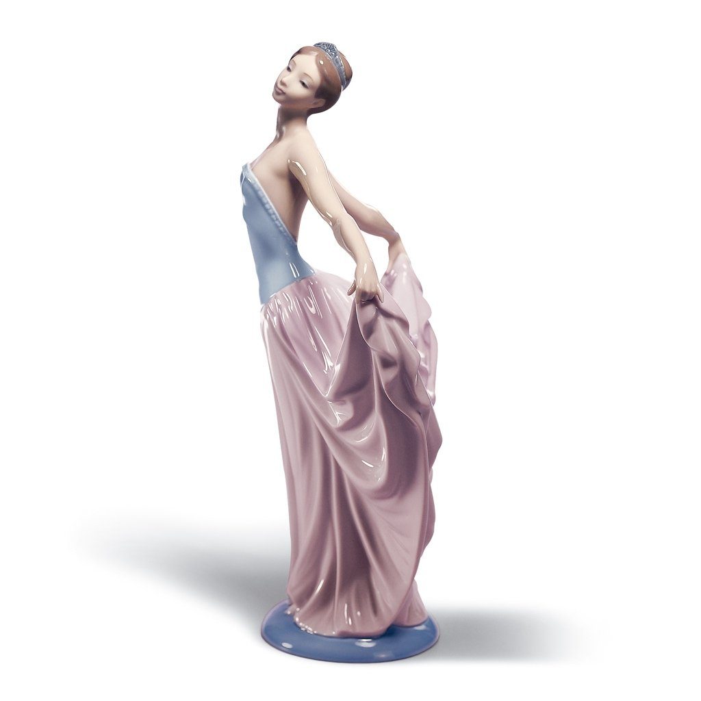 Exquisite Lladro Handmade Porcelain Figurine of a Dancer