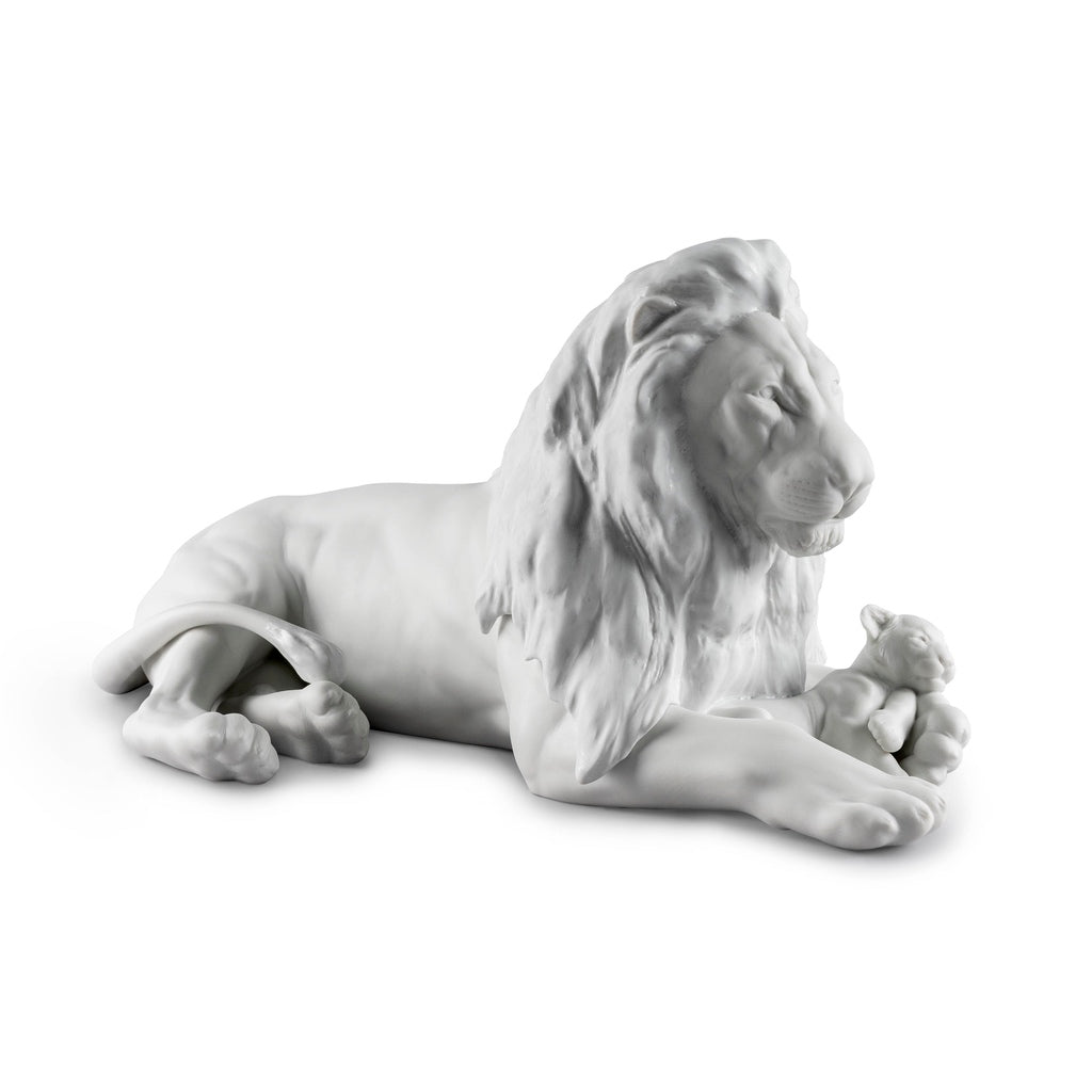 Exquisite Lladro Handmade Porcelain Figurine of a Lion with a Cub