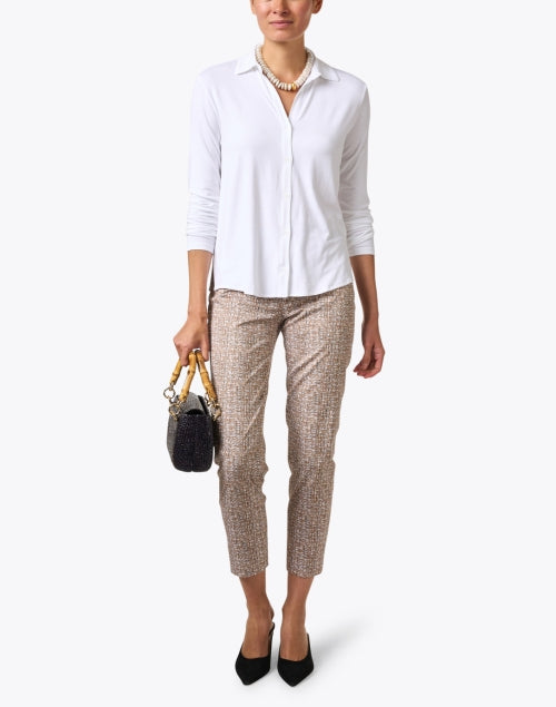 Exquisite White Button-Down Shirt for a Sophisticated Look