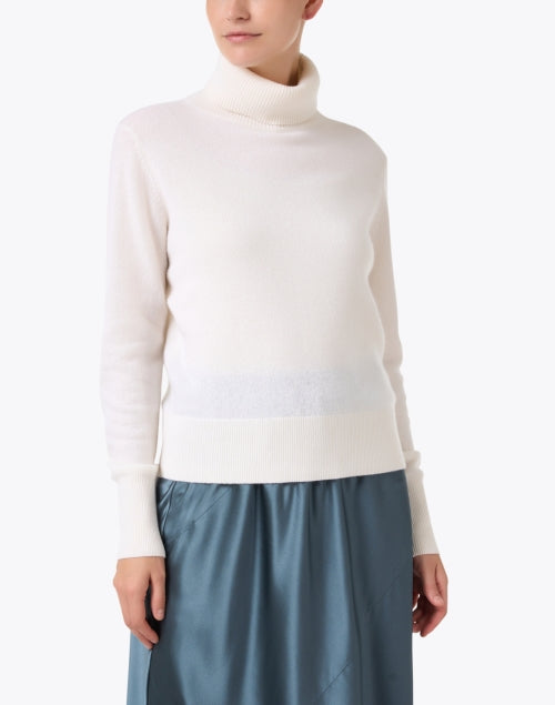 Luxurious All - White 100% Cashmere Turtleneck Sweater for This Season
