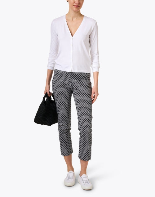 Luxurious White Cardigan with Soft Touch for a Comfortable Wear