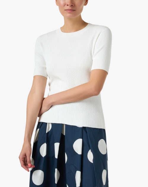 Stylish White Short-Sleeved Ribbed Knit Stretch Top for Women