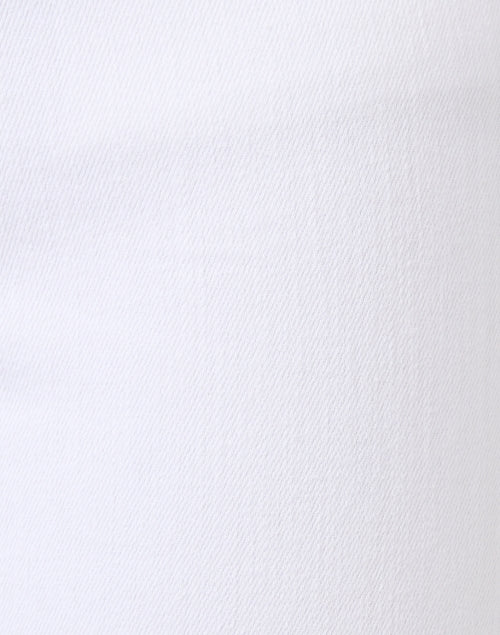 Stylish White Straight-Leg Denim Jeans for Fashionable Women