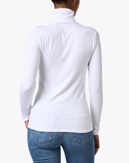 Soft and Stretchy White Long - Sleeved Turtleneck Top for Versatile Wear