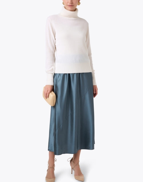 Luxurious All - White 100% Cashmere Turtleneck Sweater for This Season
