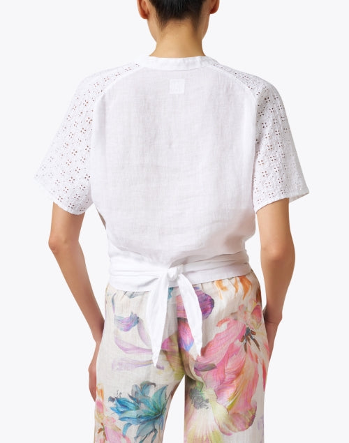 Elegant White Linen Women's Blouse for a Relaxed Style