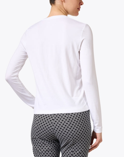 Luxurious White Cardigan with Soft Touch for a Comfortable Wear