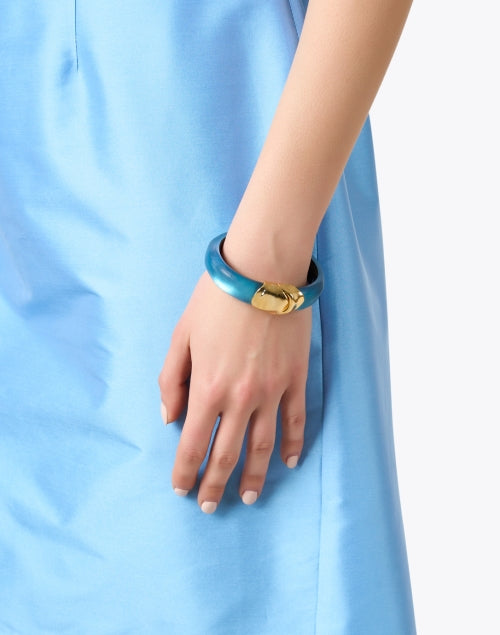 Stylish Blue Lucite Material Hinge Bracelet for Fashion Stacking