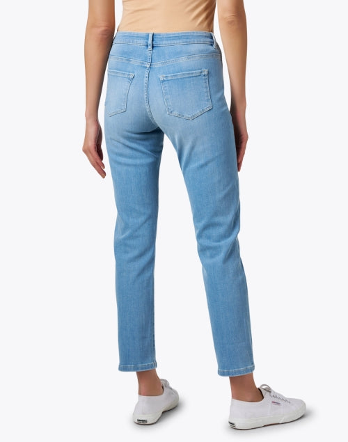 Stylish Girlfriend Mid - rise Cropped Stretch Blue Jeans