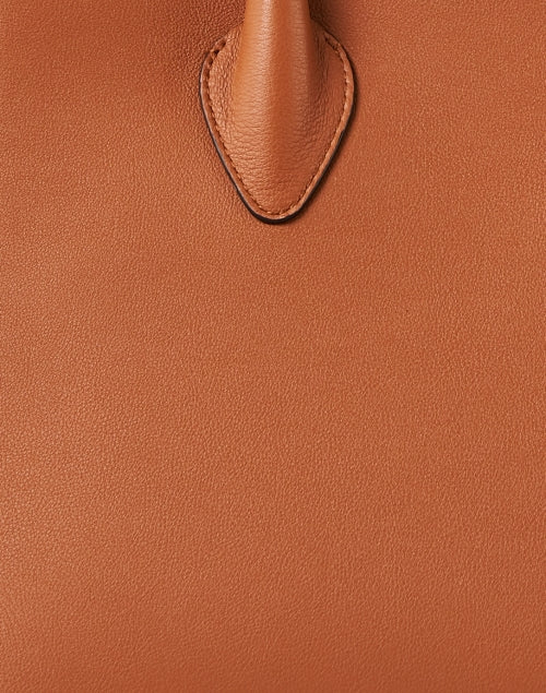 Stylish Chestnut Brown Premium Leather Tote Handbag with Gold Bar Closure