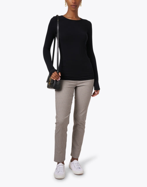 Black Long-Sleeved Crew Neck Stretchable Viscose Women's Top for All Seasons