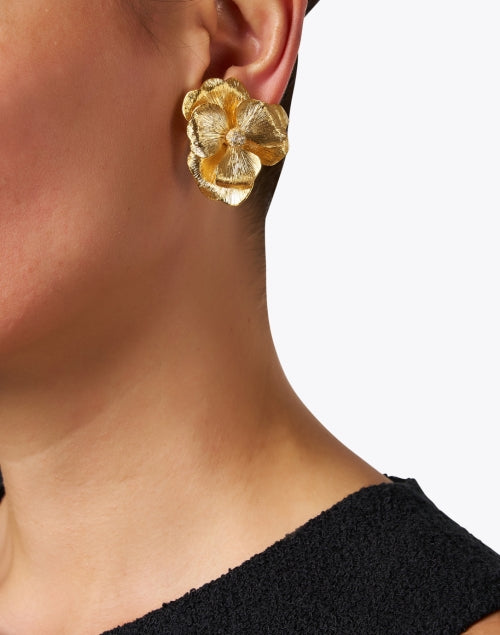 Gorgeous Gold Plated Flower Design Clip-On Earrings