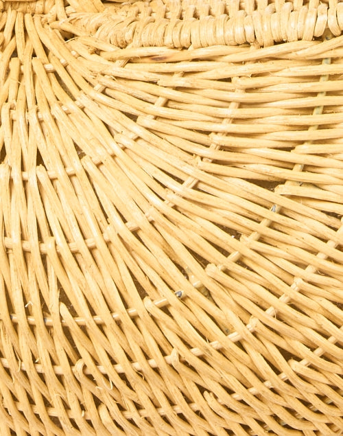 Stylish Anna Hard Rattan Conch Shell Shoulder Bag for Beach Getaways