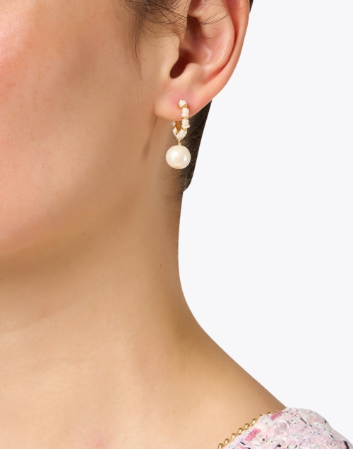 Exquisite Gold and Lustrous Pearl Hoop Earrings for Fashionable Women