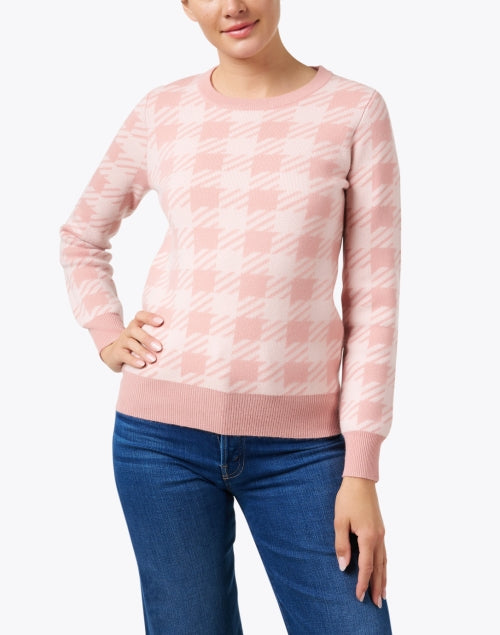 Madeleine Thompson's Fashionable Pink Checkered Wool and Cashmere Blend Sweater for Cold Weather