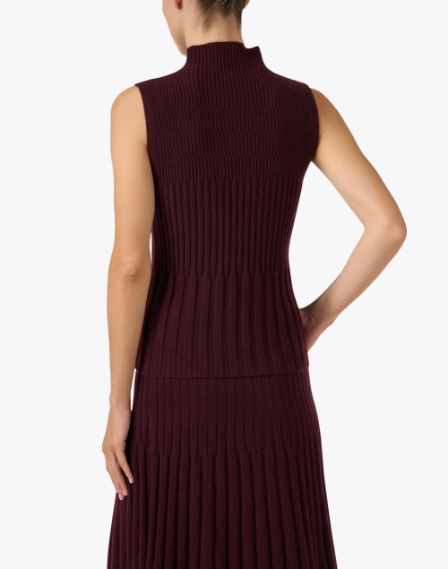 Elegant Burgundy Cashmere Sleeveless Knit Clove Top for Women