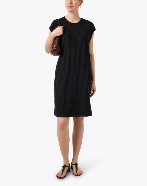 Stylish Black Ribbed Knit Shift Dress for All Seasons