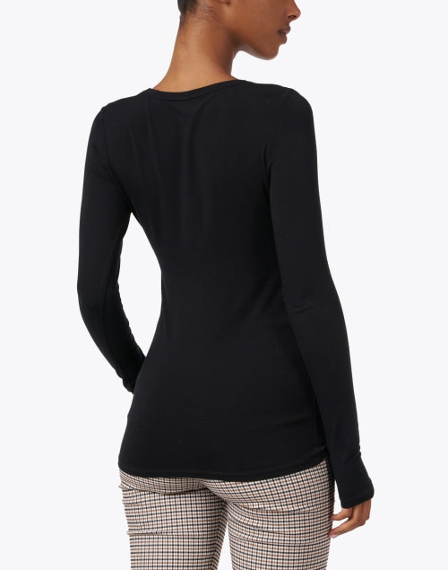 Black Long-Sleeved Crew Neck Stretchable Viscose Women's Top for All Seasons