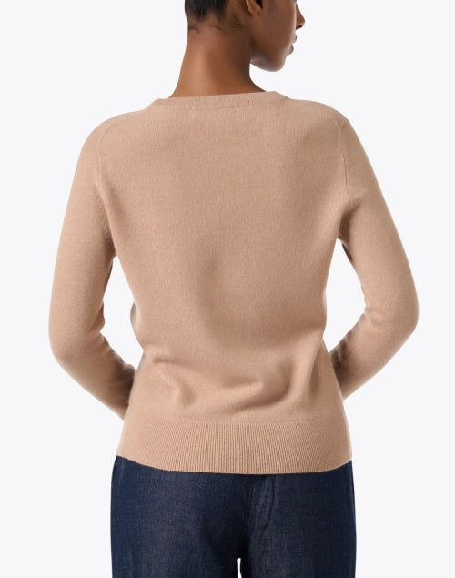 Luxurious Beige 100% Cashmere Sweater for Versatile Styling