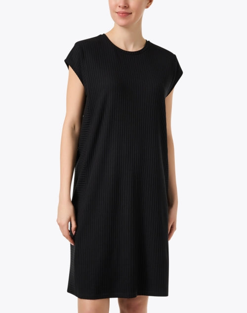 Stylish Black Ribbed Knit Shift Dress for All Seasons