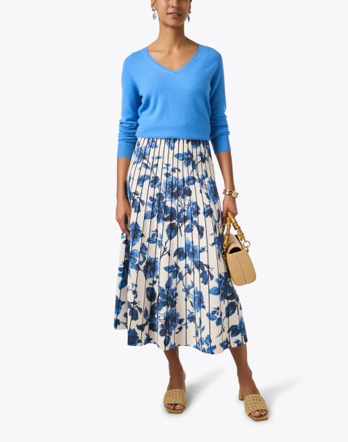 Ocean Blue Luxury Cashmere Women's Sweater for Seasonal Wear