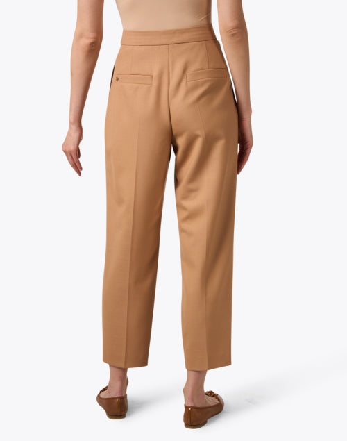 Stylish Brown Pleated Trousers Made of Lightweight Wool Blend