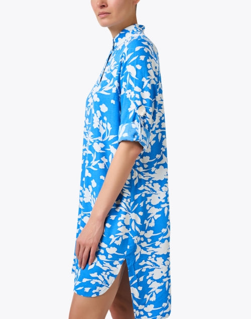 Walker & Wade's Stylish Day Tripper Dress with Blue Print