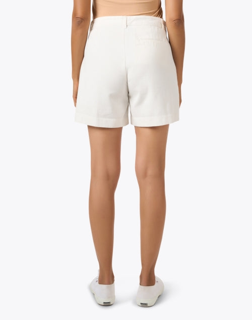 Stylish Benny White Cotton Shorts for Seasonal Wardrobe