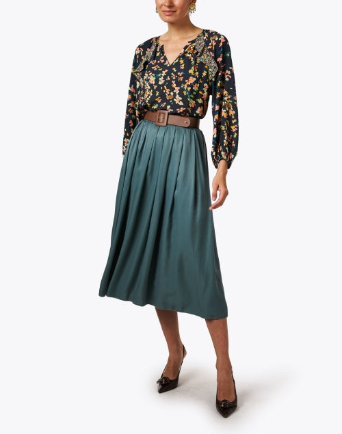 Stylish Green Pleated Mid-Length Skirt for Women's Wardrobe